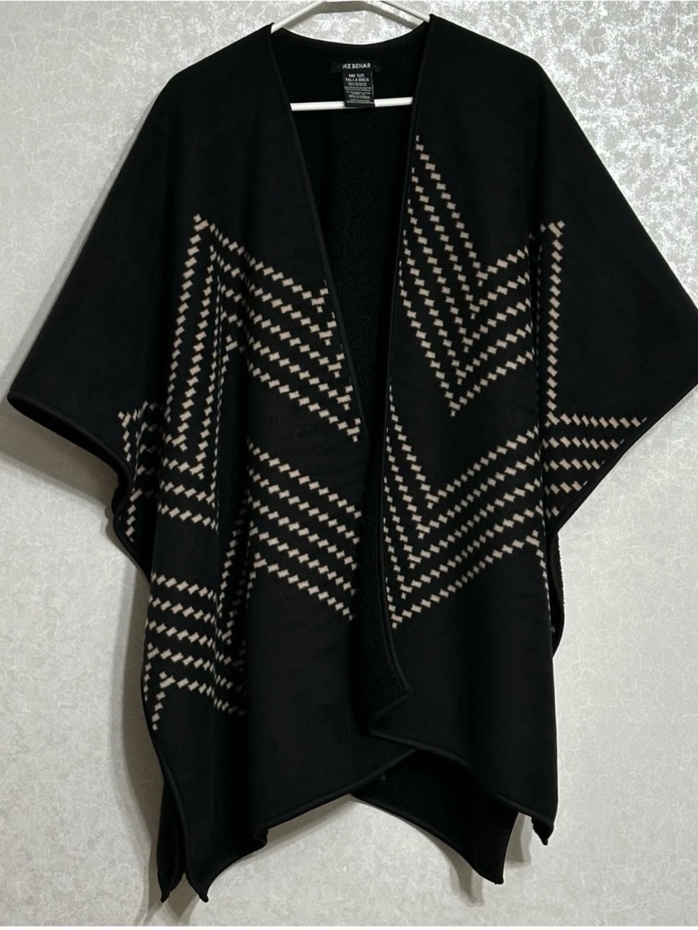 Ike Behar Wrap Women One Size Black Tan Aztec Geometric Reversible Shawl Jacket
